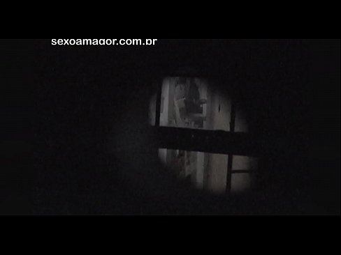 ❤️ Блонди ба таври махфӣ аз ҷониби як сайёҳи ҳамсоя, ки паси хиштҳои холӣ пинҳон шудааст, сабт мешавад ❤️ Суперпорно дар мо ️❤